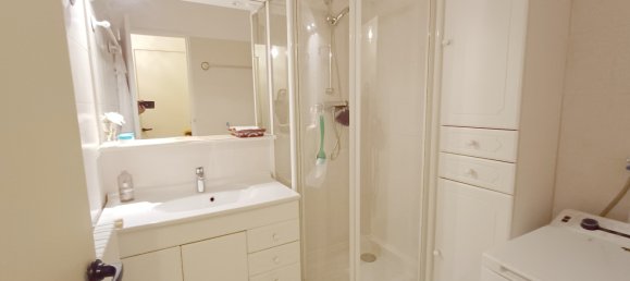 1 bedroom Apartment in Poissy, France No. 321359 3