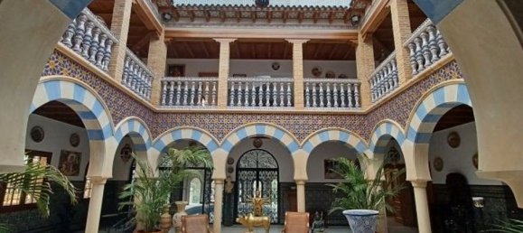 5 bedrooms Villa in Alicante, Spain No. 186416 12