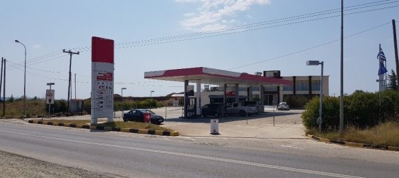 576m² Property in Chalkidiki, Greece No. 5496 3