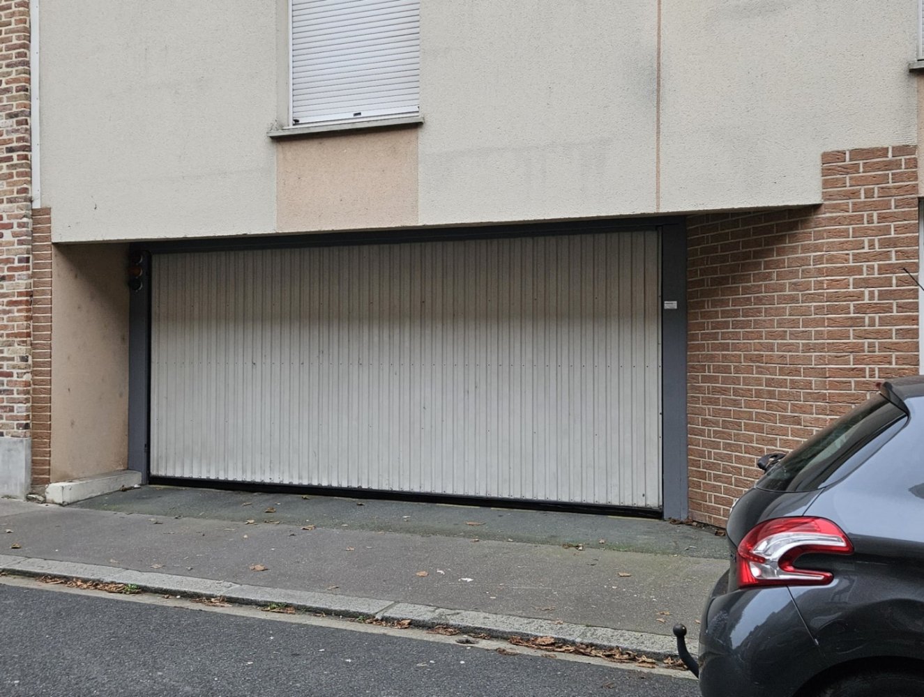  Parking in Amiens, France No. 215326