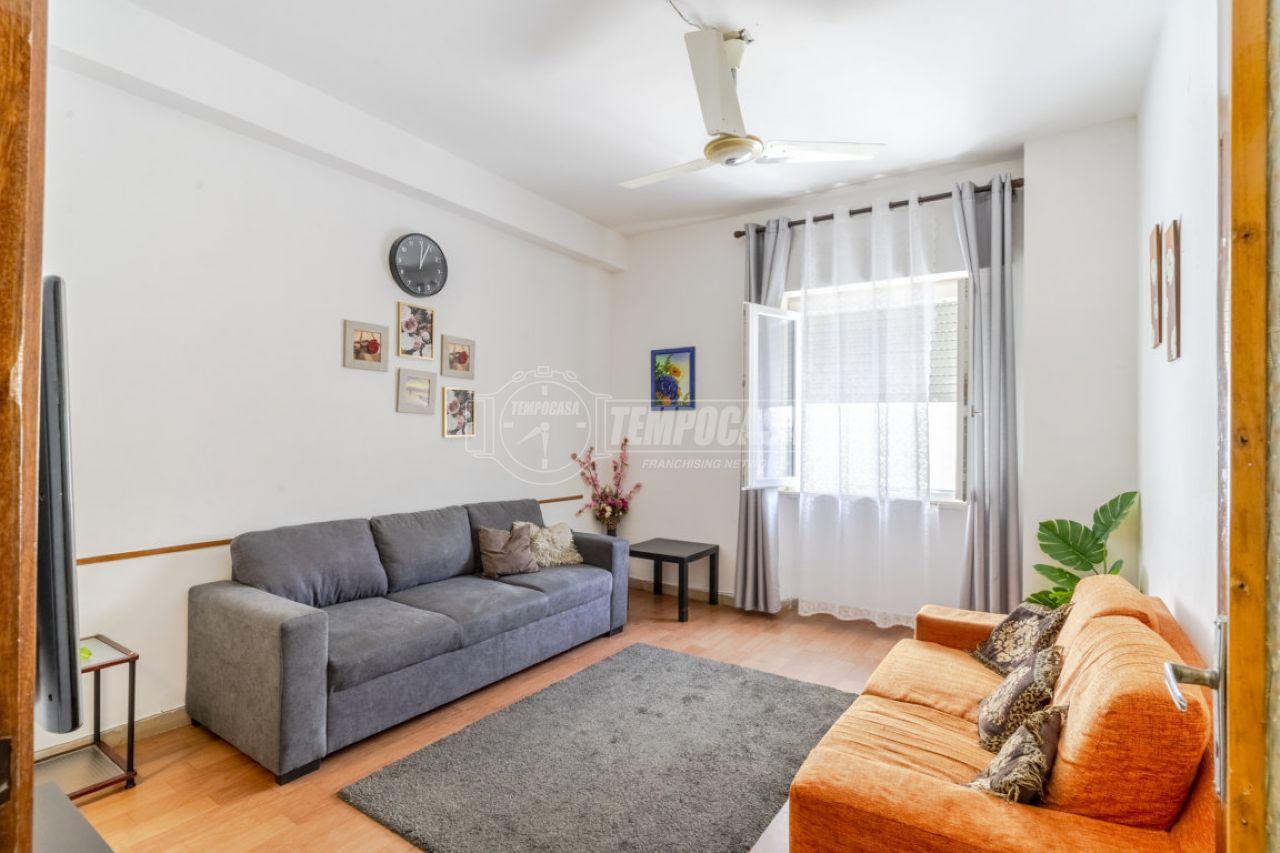 3 rooms Apartment in Monte San Giusto, Italy No. 1763