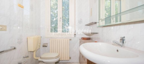 2 bedrooms Apartment in Modena, Italy No. 304589 6