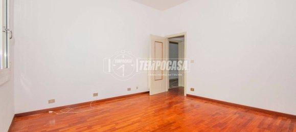 2 bedrooms Apartment in Modena, Italy No. 304589 4