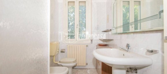 2 bedrooms Apartment in Modena, Italy No. 304589 5
