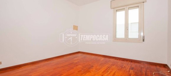 2 bedrooms Apartment in Modena, Italy No. 304589 2