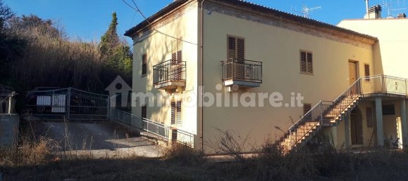 4 غرف نوم منزل في Teramo, Italy رقم 303672 2