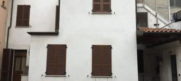 Дом с 6 комнатами в Саннадзаро де Бургонди, Италия № 193997 18