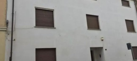 Дом с 6 комнатами в Саннадзаро де Бургонди, Италия № 193997 2