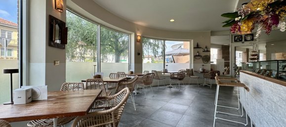 Propriété commerciale à Udine, Italy 240m² No. 261274 3