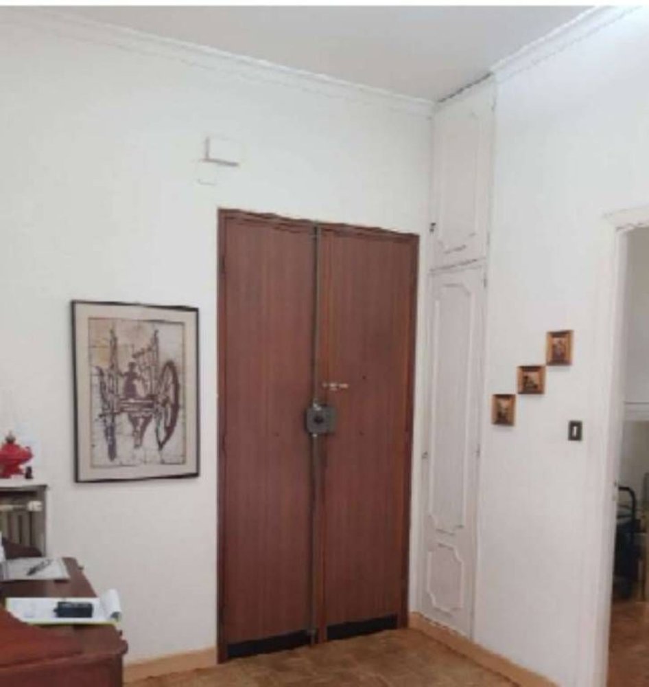 3 rooms Apartment in Genoa, Italy No. 186975