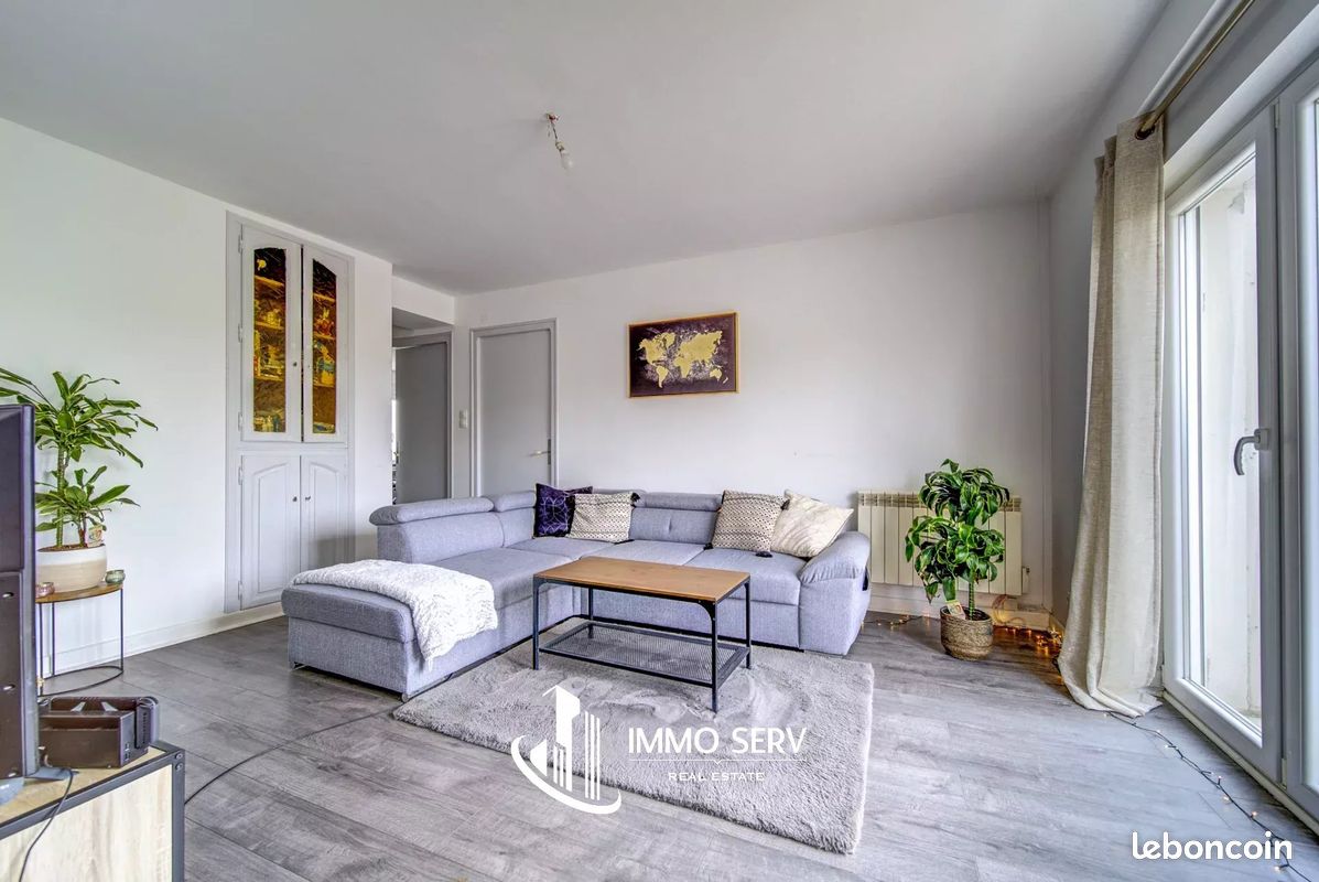 Apartamento de 2 dormitorios en Florange, France No. 273885