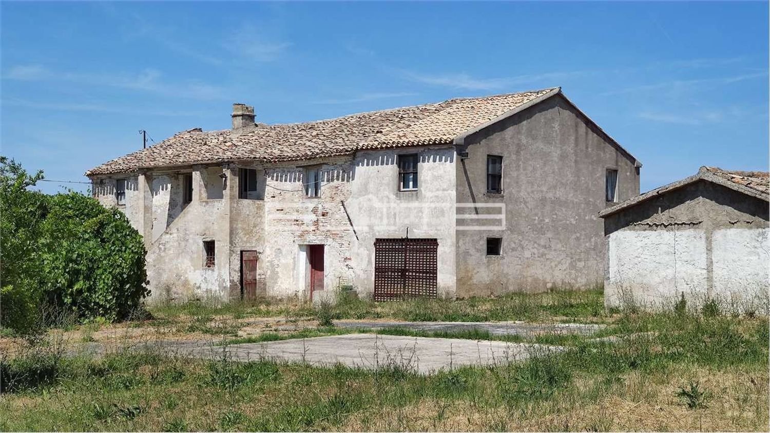 Дом с 9 комнатами в Озимо, Италия № 266595