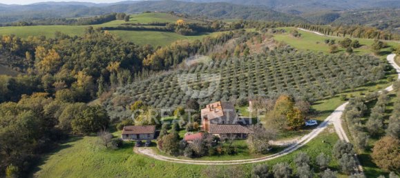 6 bedrooms House in San Venanzo, Italy No. 238562 2