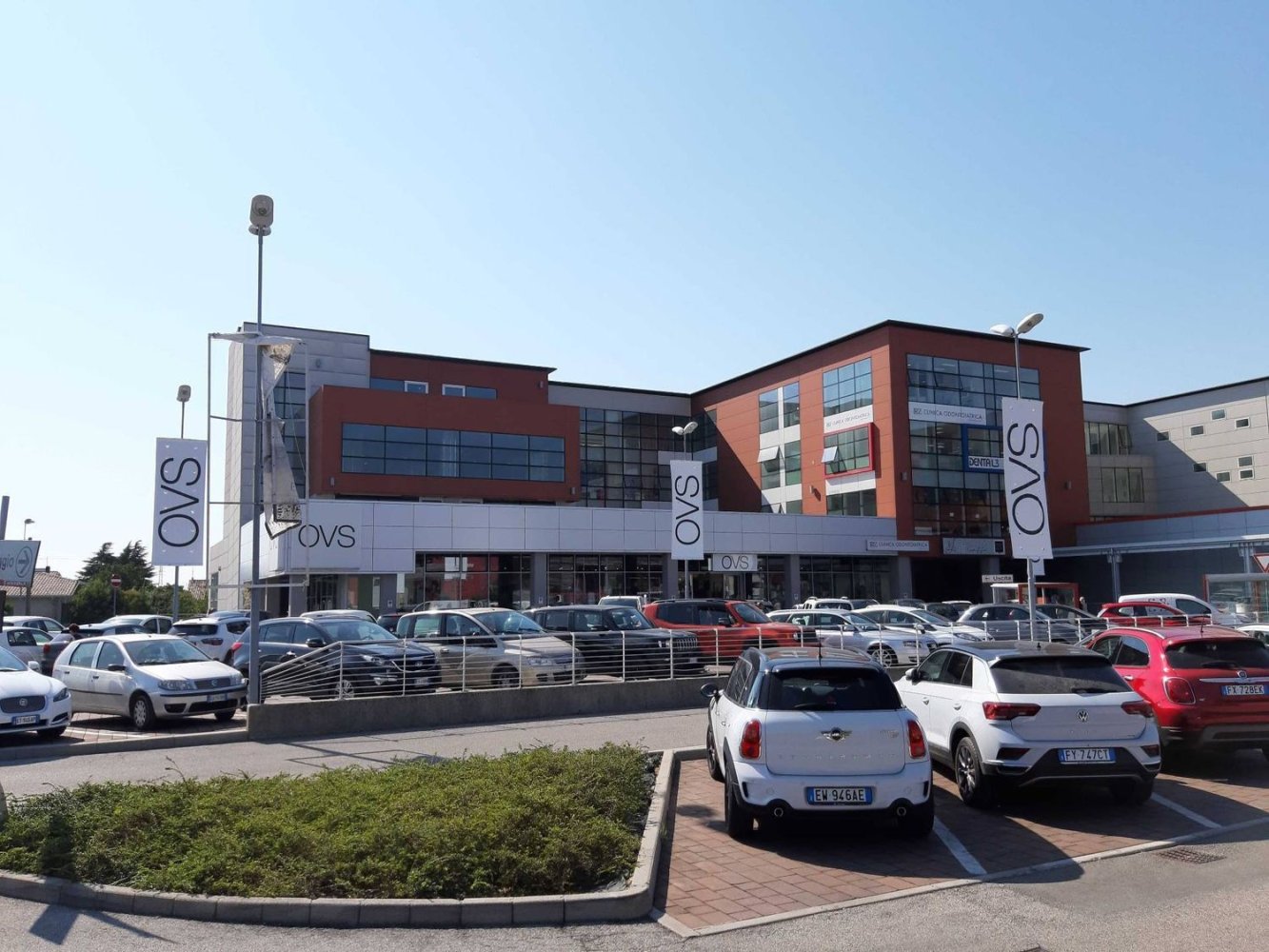 210m² Office in Montebelluna, Italy No. 169652