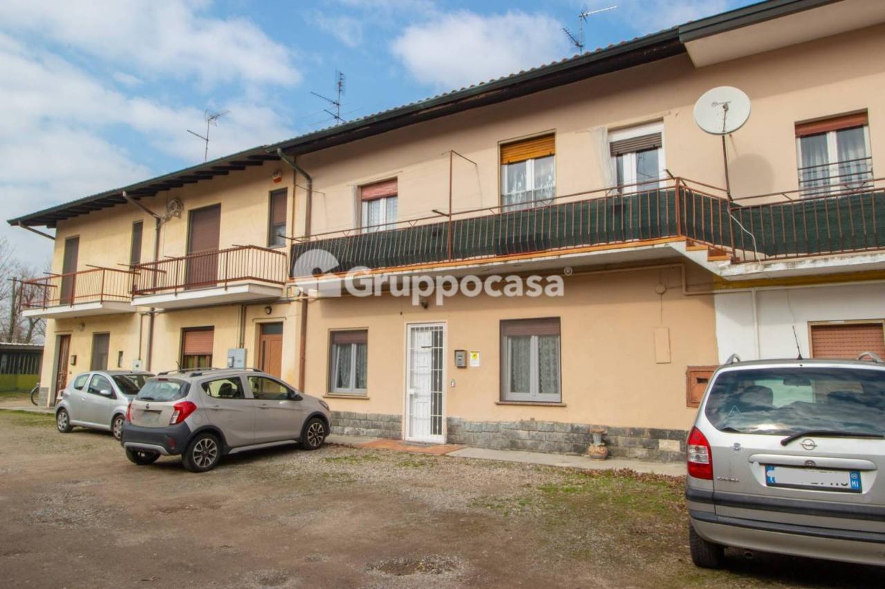 3 rooms House in Bernate Ticino, Italy No. 42615