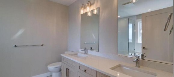 3 bedrooms House in British Columbia, Canada No. 1105 12