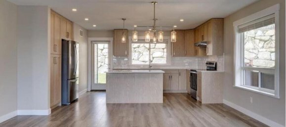 3 bedrooms House in British Columbia, Canada No. 1105 4