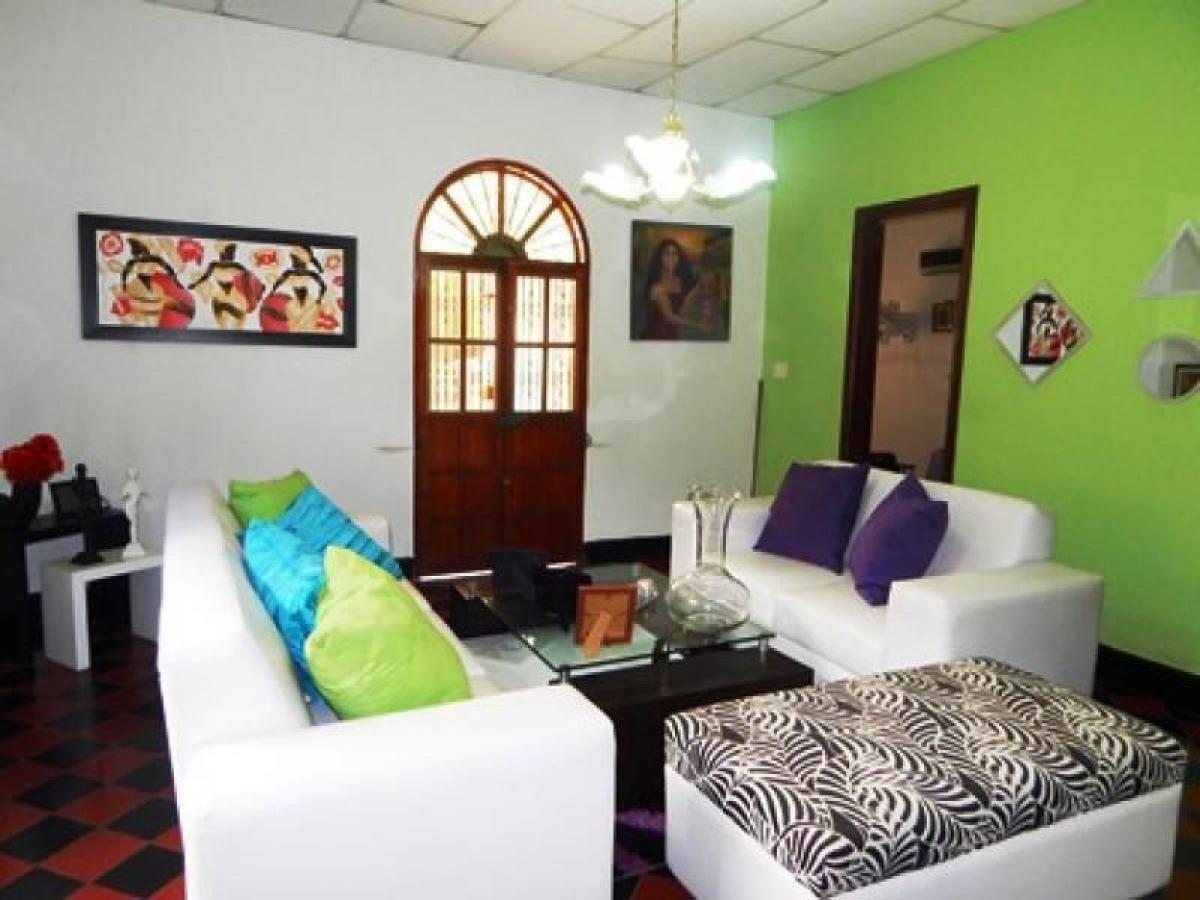 Casa de 6 dormitorios en Atlántico, Colombia No. 5286