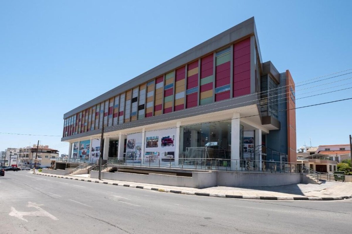 2100 m² propiedad comercial en venta en Larnaca, Larnaka, Cyprus № 24506