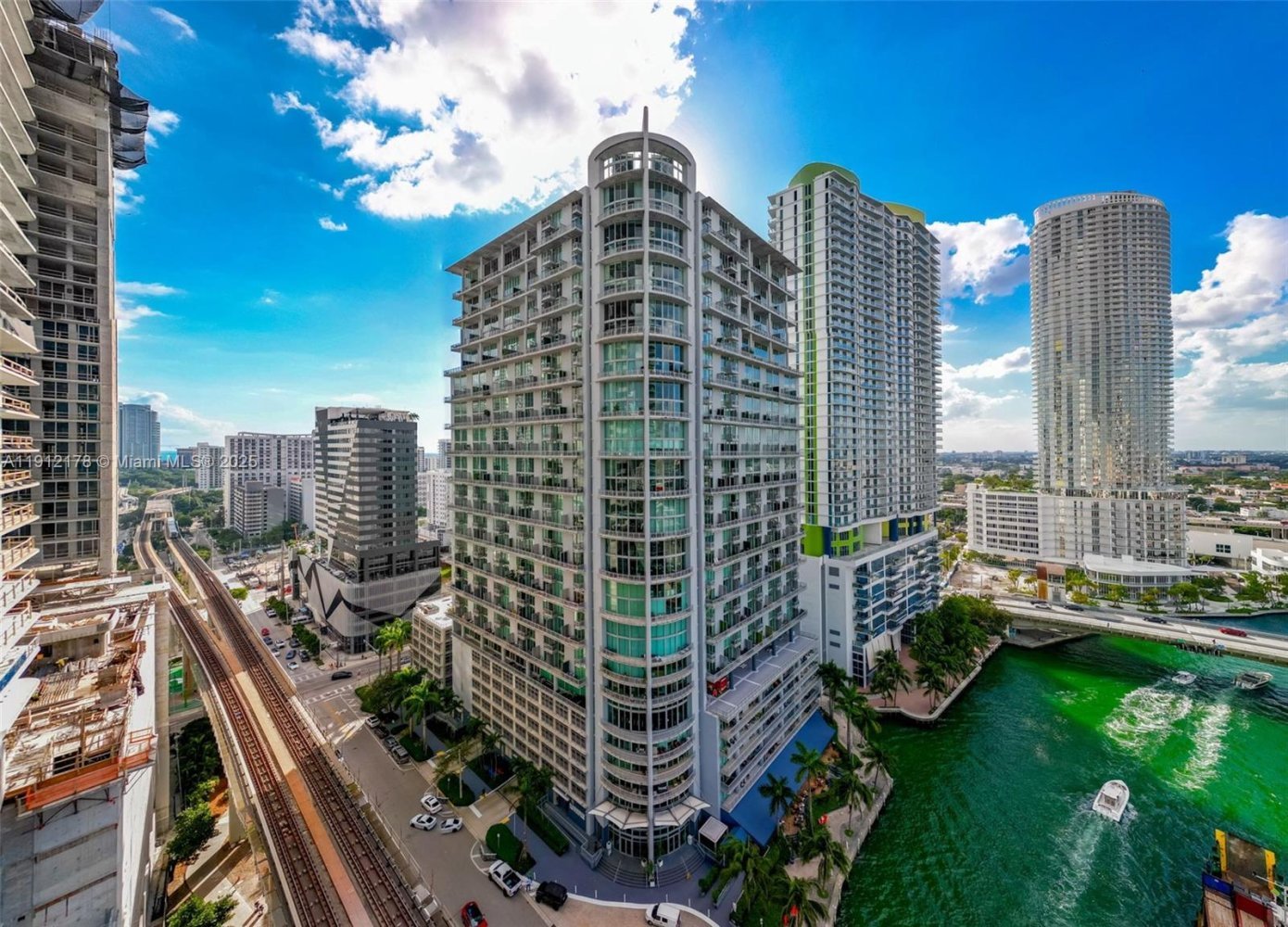 3 bedrooms Commercial property for sale in Miami, Miami-Dade, Florida, USA № 614194