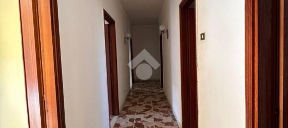 Квартира с 4 комнатами в Кротоне, Италия № 148183 11