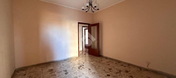 Квартира с 4 комнатами в Кротоне, Италия № 148183 17