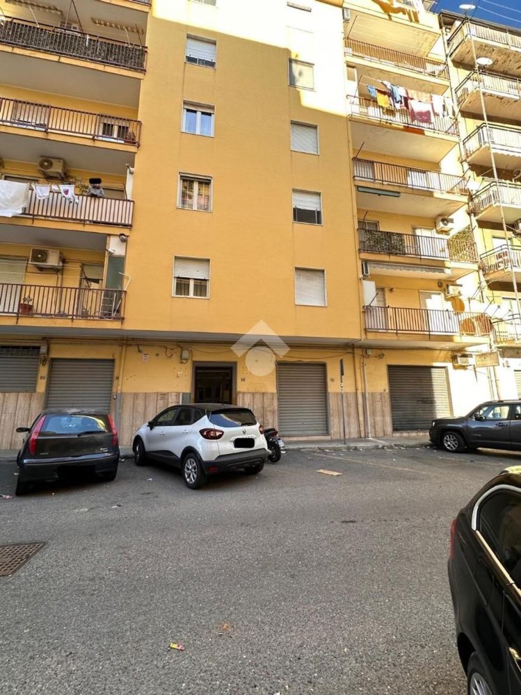 Квартира с 4 комнатами в Кротоне, Италия № 148183