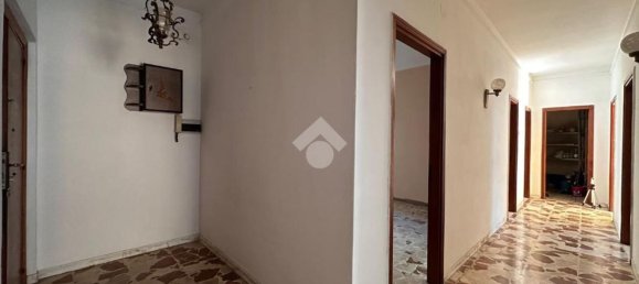 Квартира с 4 комнатами в Кротоне, Италия № 148183 6