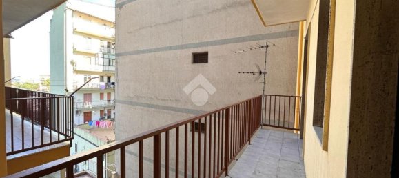 Квартира с 4 комнатами в Кротоне, Италия № 148183 15