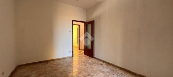 Квартира с 4 комнатами в Кротоне, Италия № 148183 4