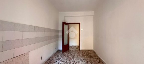 Квартира с 4 комнатами в Кротоне, Италия № 148183 13