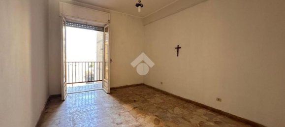 Квартира с 4 комнатами в Кротоне, Италия № 148183 10