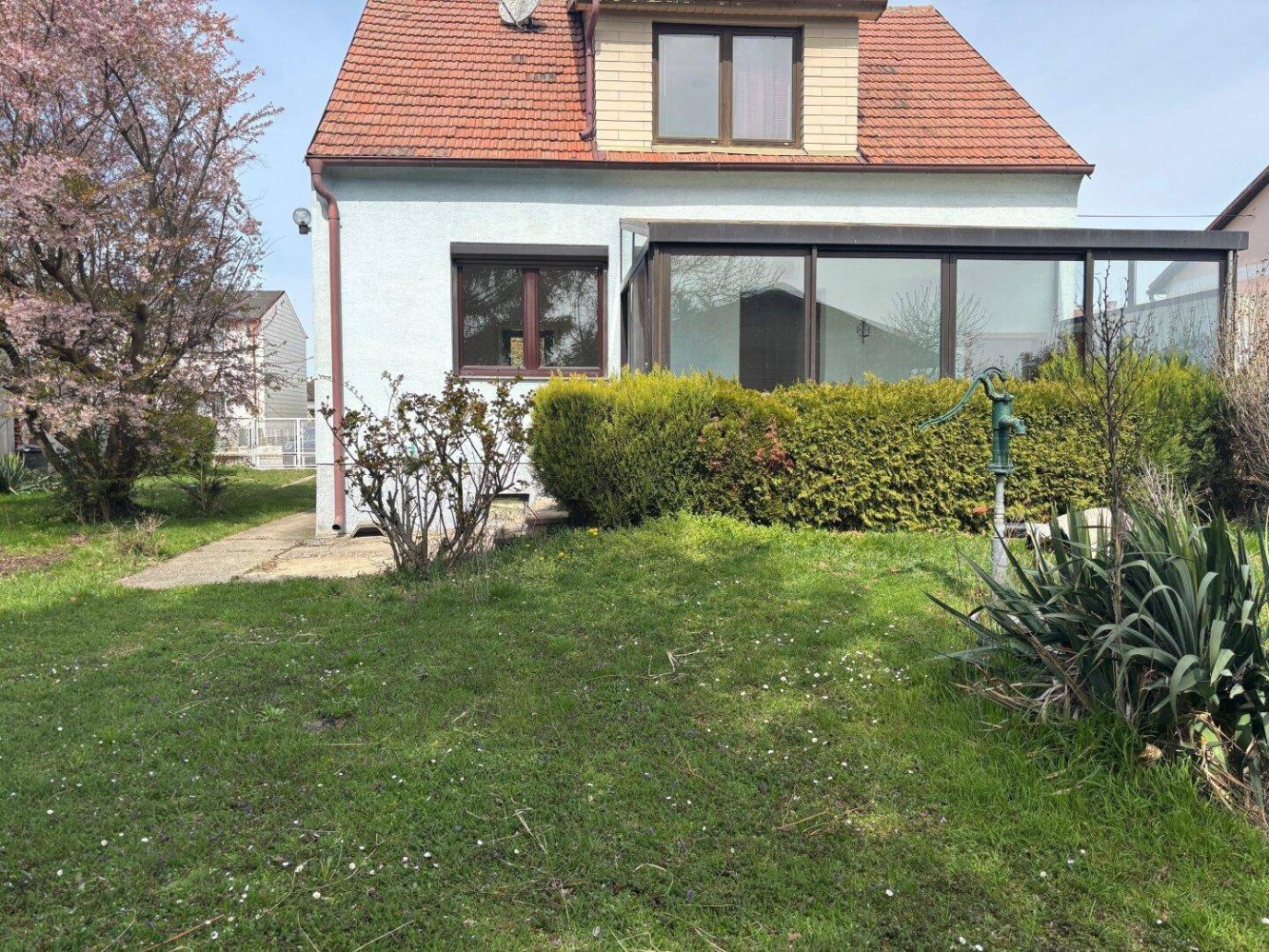 5 rooms House in Zurndorf, Austria No. 210217