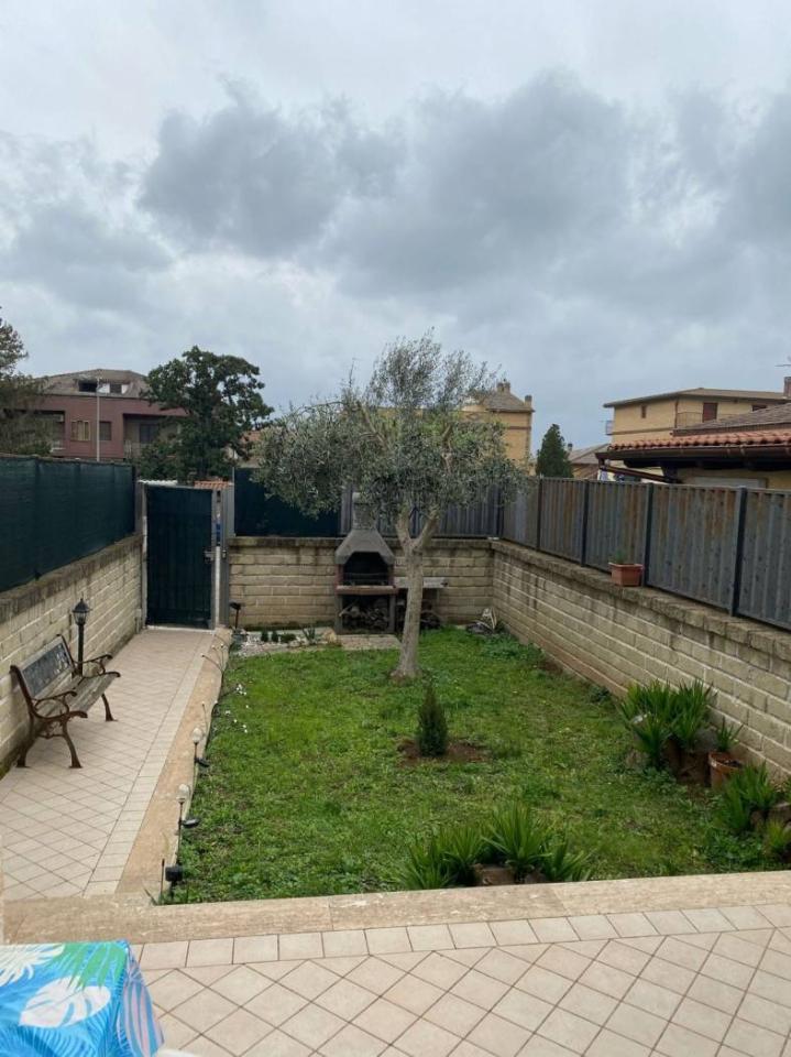 Apartamento de 2 habitaciónes en Rome, Italy No. 41242