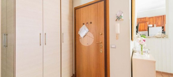 Apartamento de 3 dormitorios en Rome, Italy No. 338037 4