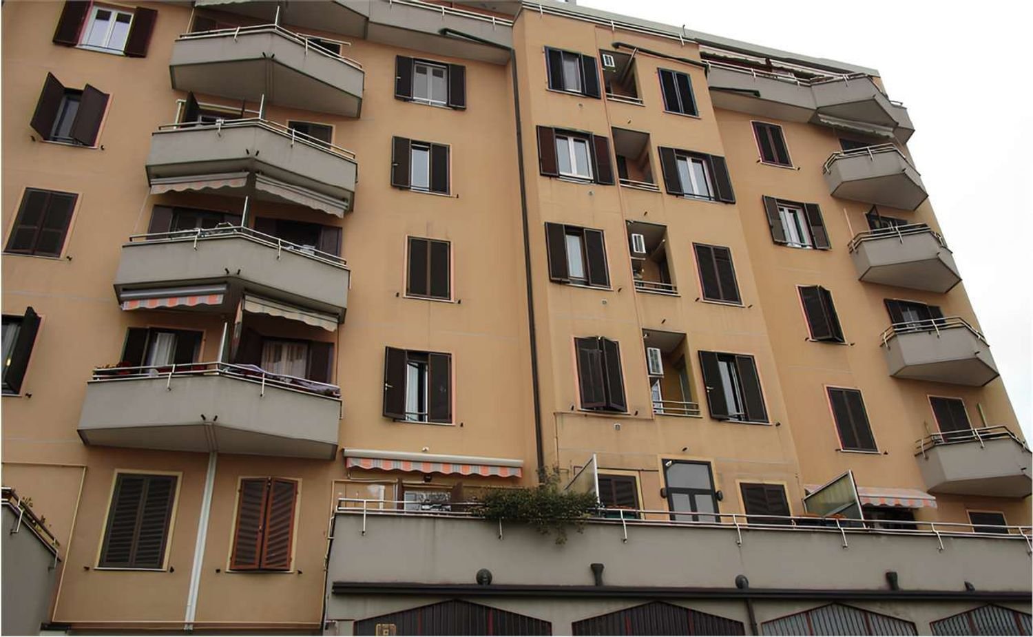 2غرفة شقة في Cologno Monzese, Italy رقم 331468