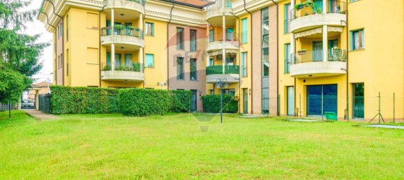 2 bedrooms Apartment in Cassano Magnago, Italy No. 327941 2