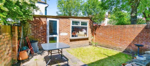 3 bedrooms Commercial property in Croydon, United Kingdom No. 8142 8