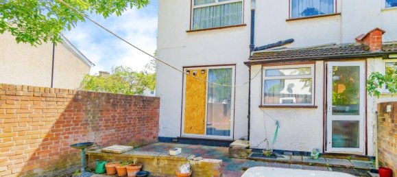 3 bedrooms Commercial property in Croydon, United Kingdom No. 8142 14