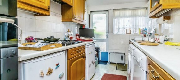 3 bedrooms Commercial property in Croydon, United Kingdom No. 8142 10