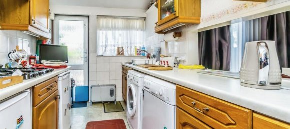 3 bedrooms Commercial property in Croydon, United Kingdom No. 8142 17