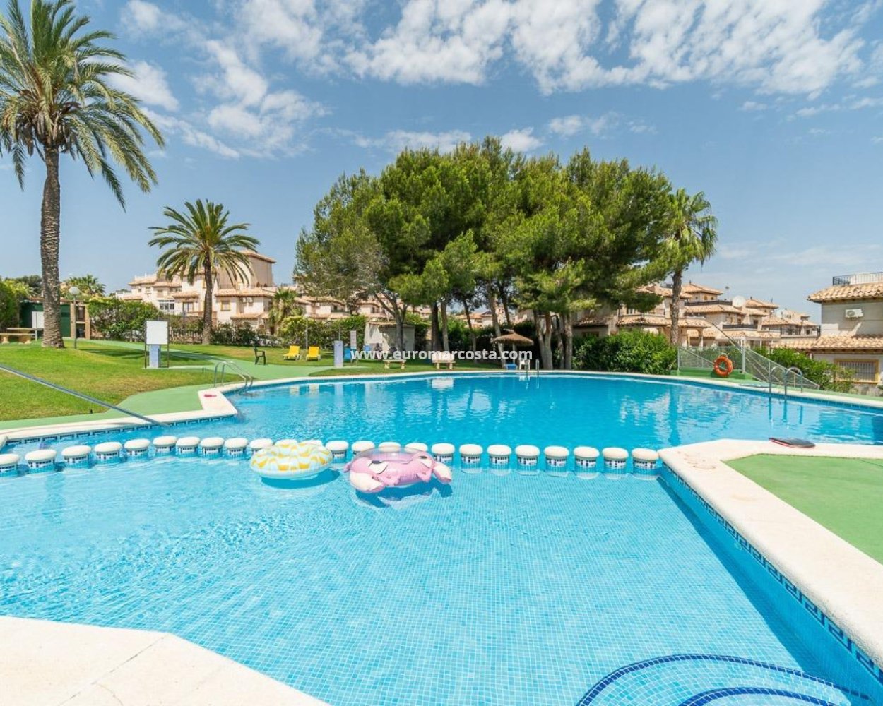 2 bedrooms Apartment in Alicante, Spain No. 161379