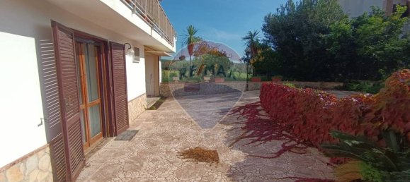 Villa de 4 dormitorios en Formia, Italy No. 110117 2