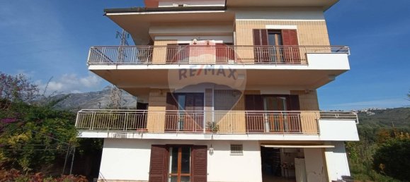 Villa de 4 dormitorios en Formia, Italy No. 110117 3