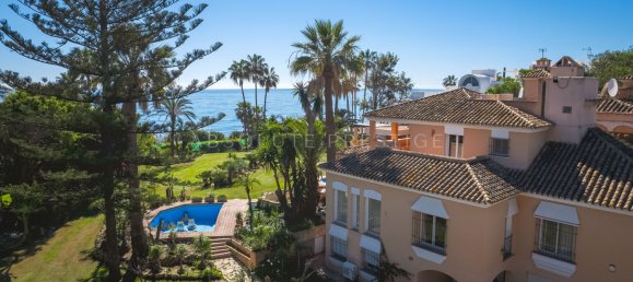 8 bedrooms Villa in Estepona, Spain No. 24231 2