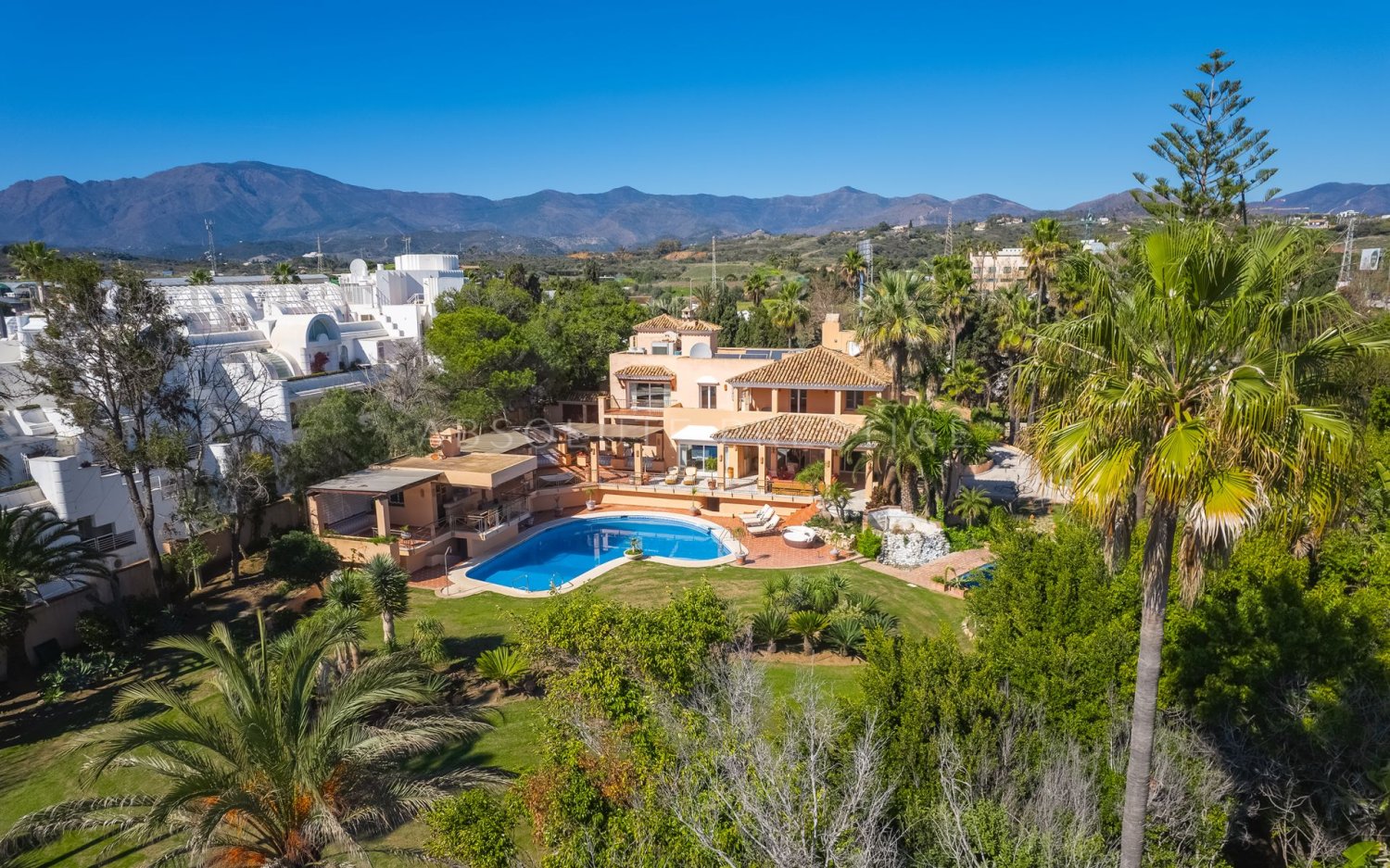 8 bedrooms Villa in Estepona, Spain No. 24231