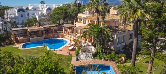 8 bedrooms Villa in Estepona, Spain No. 24231 4