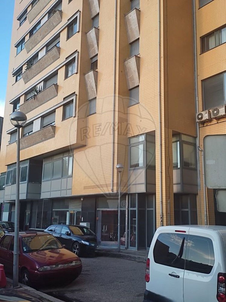 80m² Building in Rio Tinto, Portugal No. 55181