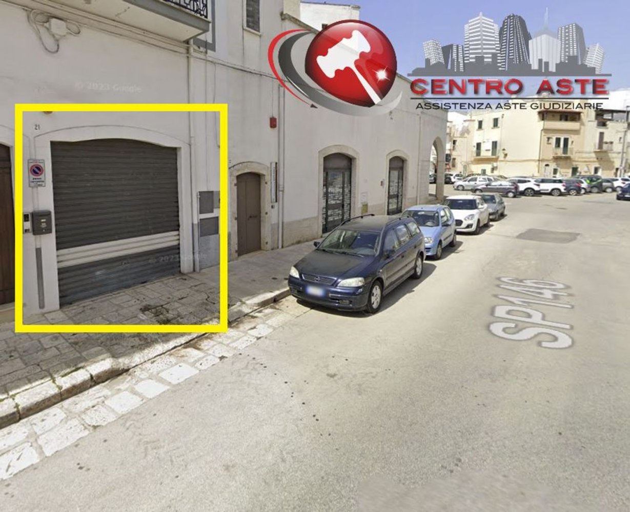 300m² Commercial property in Castellana Grotte, Italy No. 235762