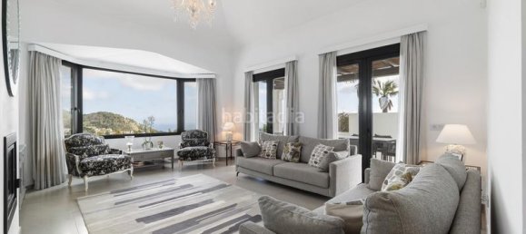 4 bedrooms Villa in Mijas, Spain No. 21599 3